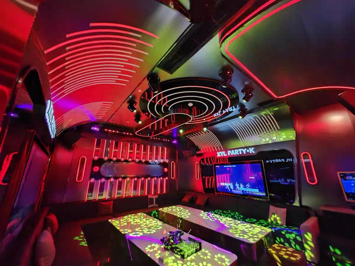 酒吧P2.5室内全彩LED显示屏